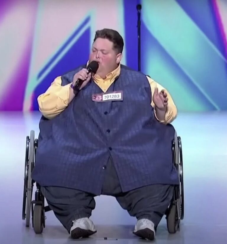 Everyone is SHOCKED when a man weighing 245 kg comes on stage to sing